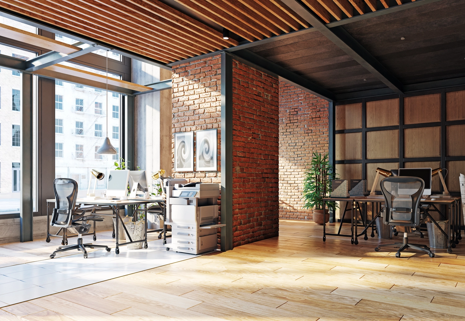 Astra Service - Reinigung - Wunderschönes Wohnzimmer mit Parkettboden, Kamin und großer Fensterfront mit Blick auf üppige Vegetation in einem neuen Luxushaus.
